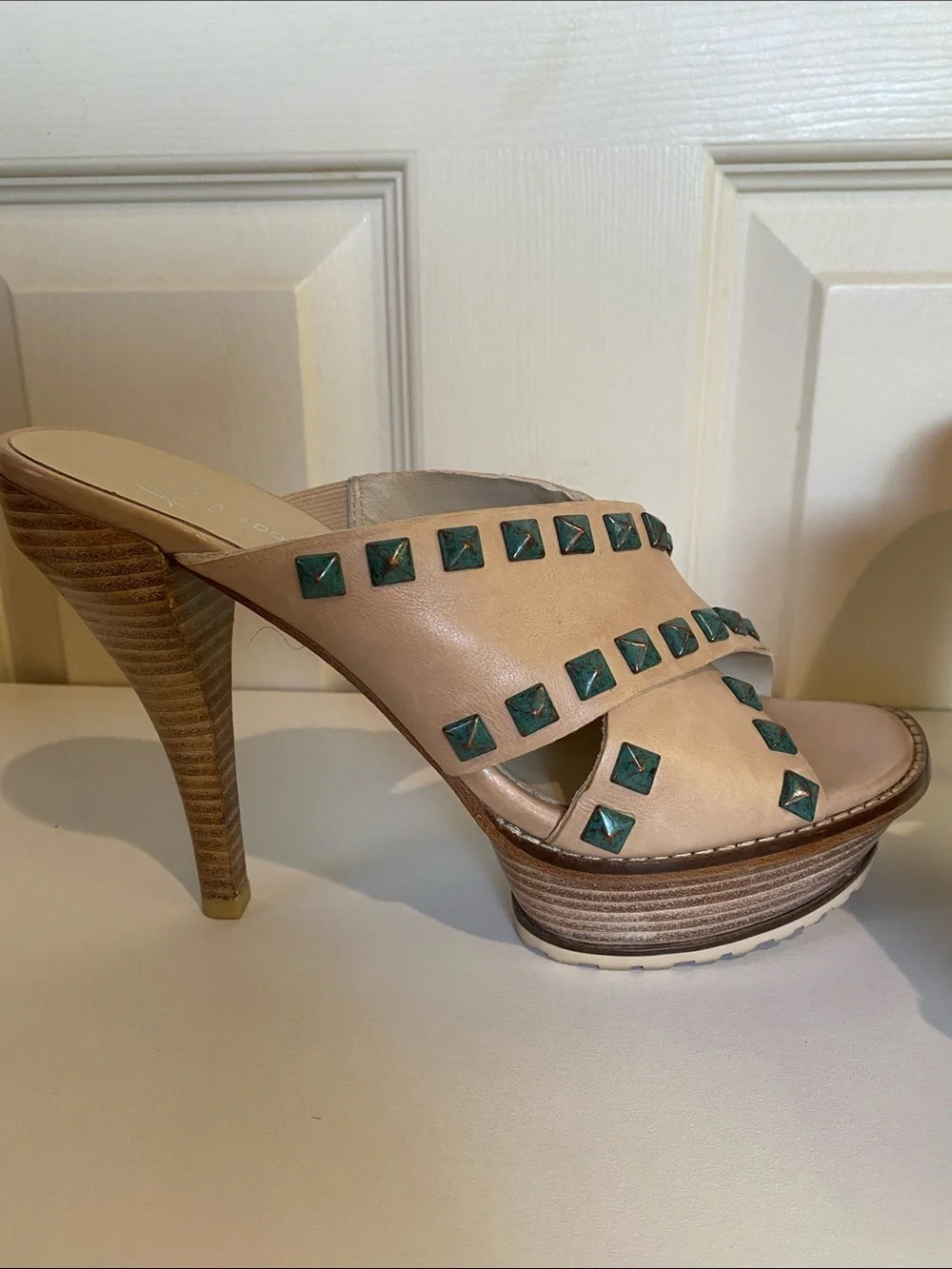 Donald J. Pliner slip crisscross